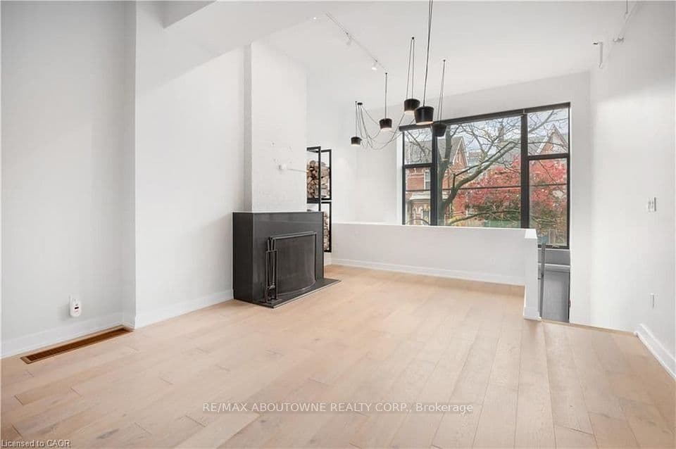 676 Richmond Street W 105, Toronto, ON M6J 1C3 – main photo
