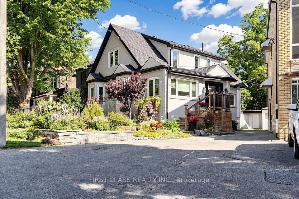 18 Yonge Boulevard, Toronto, ON M5M 3G5 – main photo