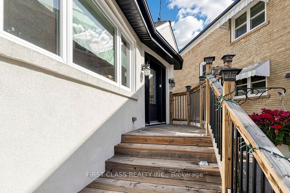 18 Yonge Boulevard, Toronto, ON M5M 3G5 – photo 2