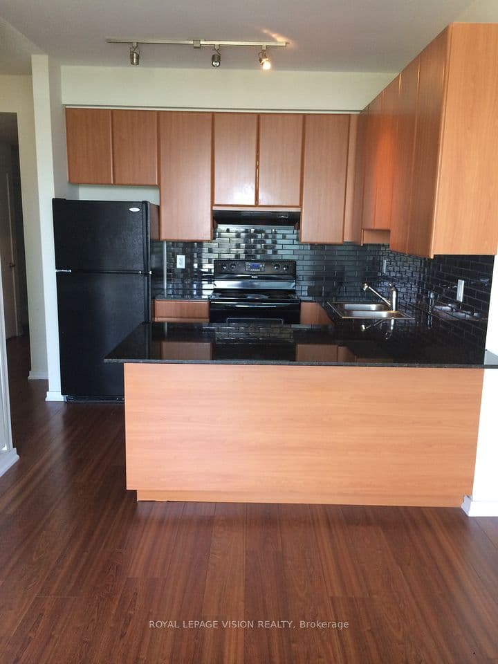 30 Canterbury Place 1708, Toronto, ON M2N 0B9 – photo 2