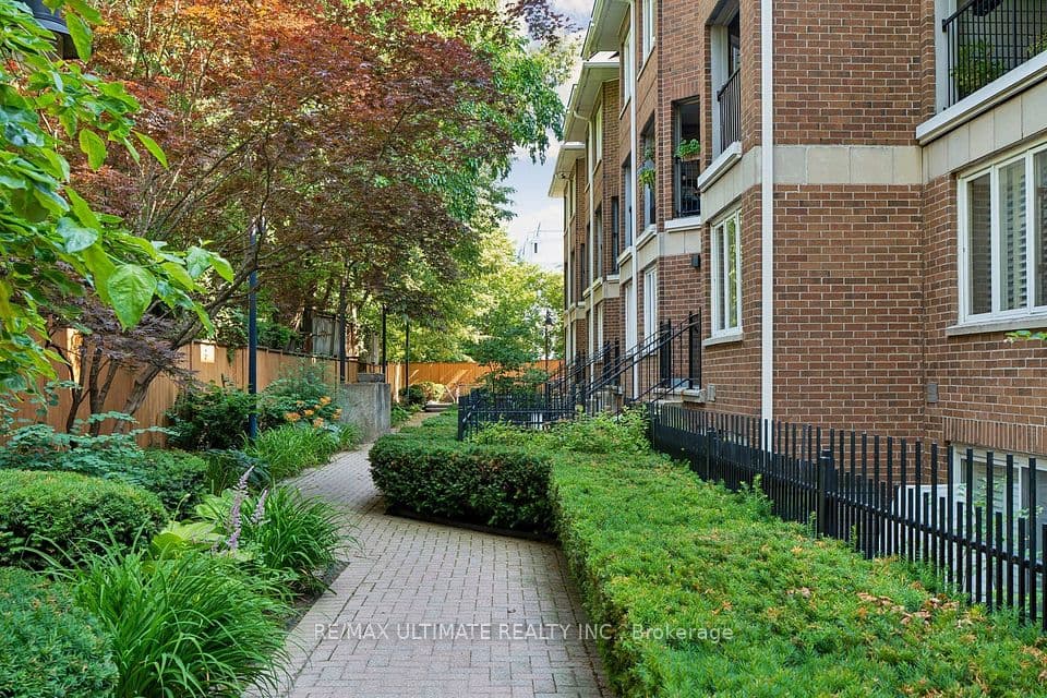 217 St. George Street 25, Toronto, ON M5R 3S7 – main photo
