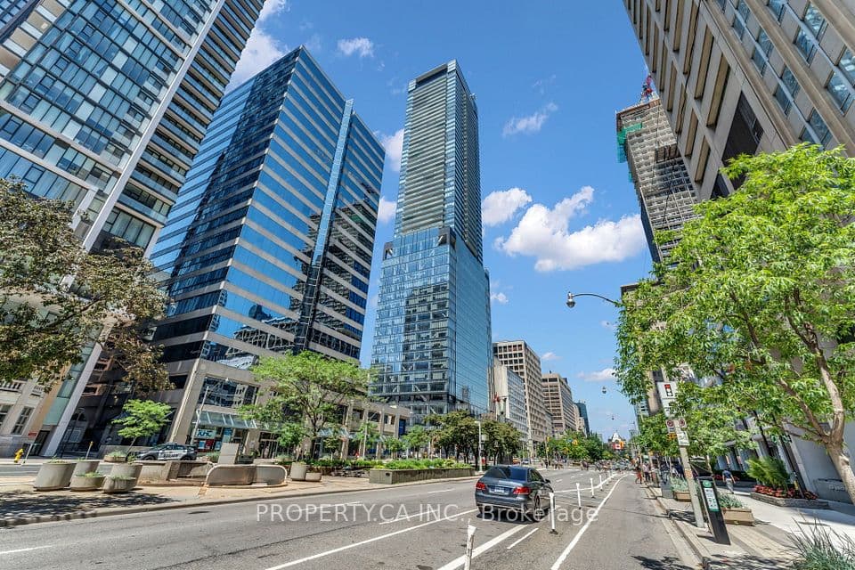 488 University Avenue 3002, Toronto, ON M5G 0C1 – main photo