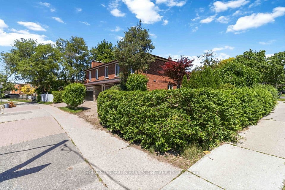 220 Torresdale Avenue, Toronto, ON M2R 3E8 – main photo
