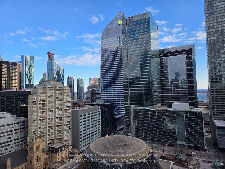 224 King Street W 2107, Toronto, ON M5V 1H8 – main photo
