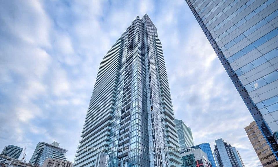300 Front Street 2009, Toronto, ON M5V 0E9 – main photo