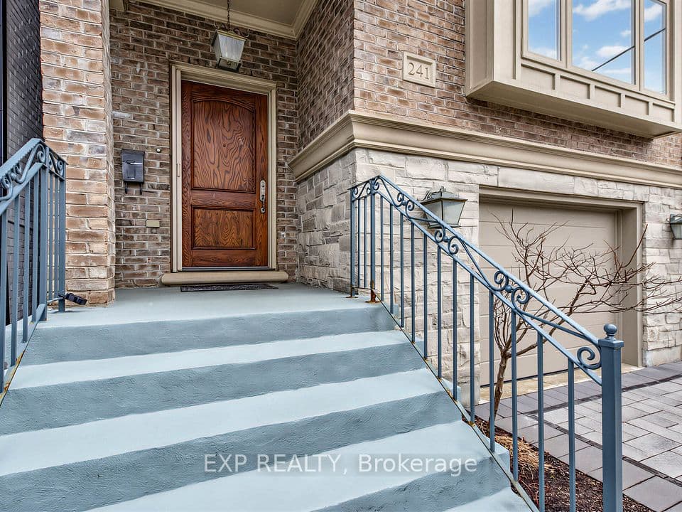 241 Poplar Plains Street, Toronto, ON M4V 2N8 – photo 2