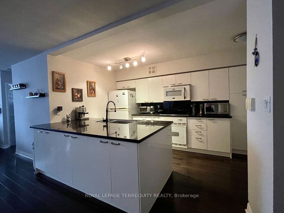 30 Greenfield Avenue 1009, Toronto, ON M2N 6N3 – photo 2