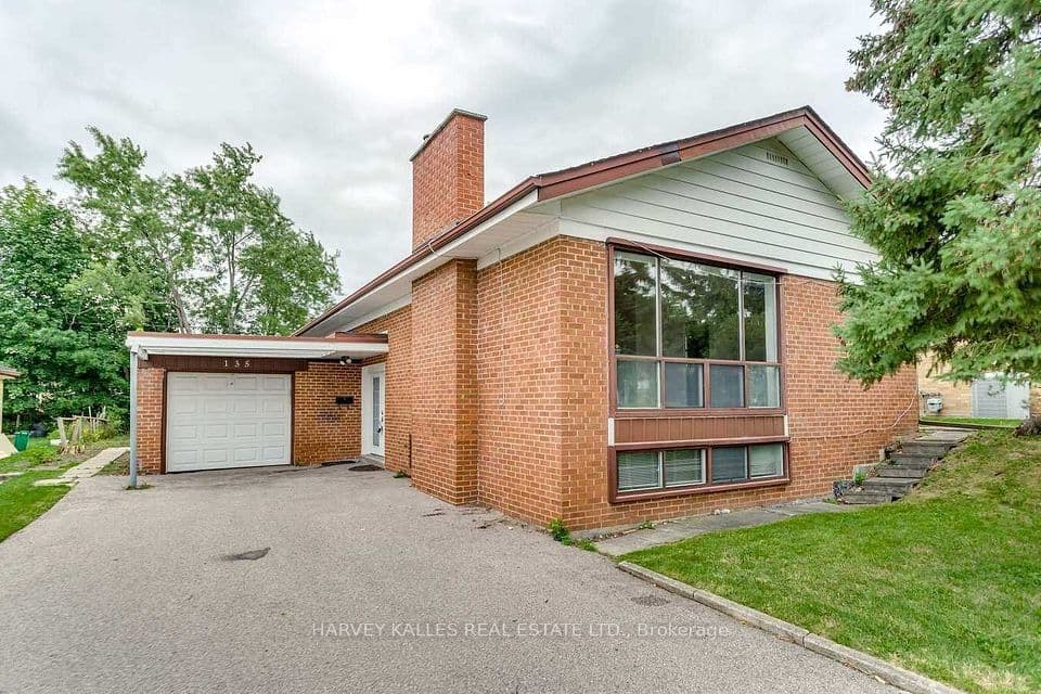 135 Combe Avenue, Toronto, ON M3H 4K2 – main photo