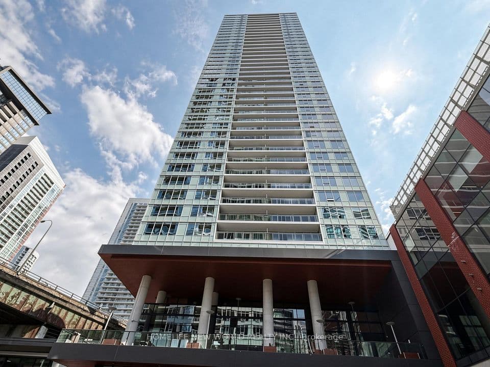 17 Bathurst Street 2011, Toronto, ON M5V 0N1 – photo 2