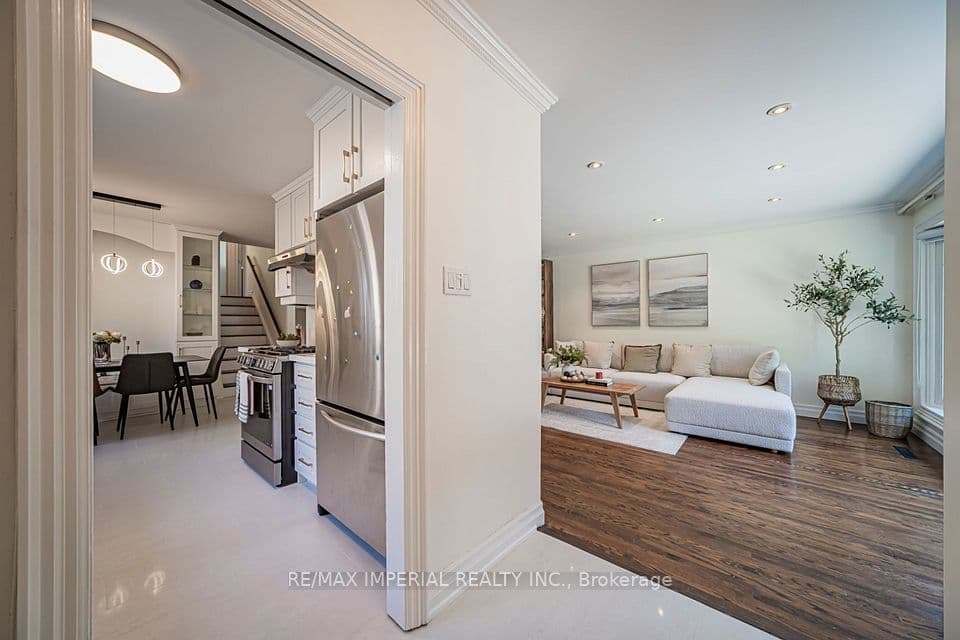4 Quincy Crescent, Toronto, ON M2J 1C4 – photo 3