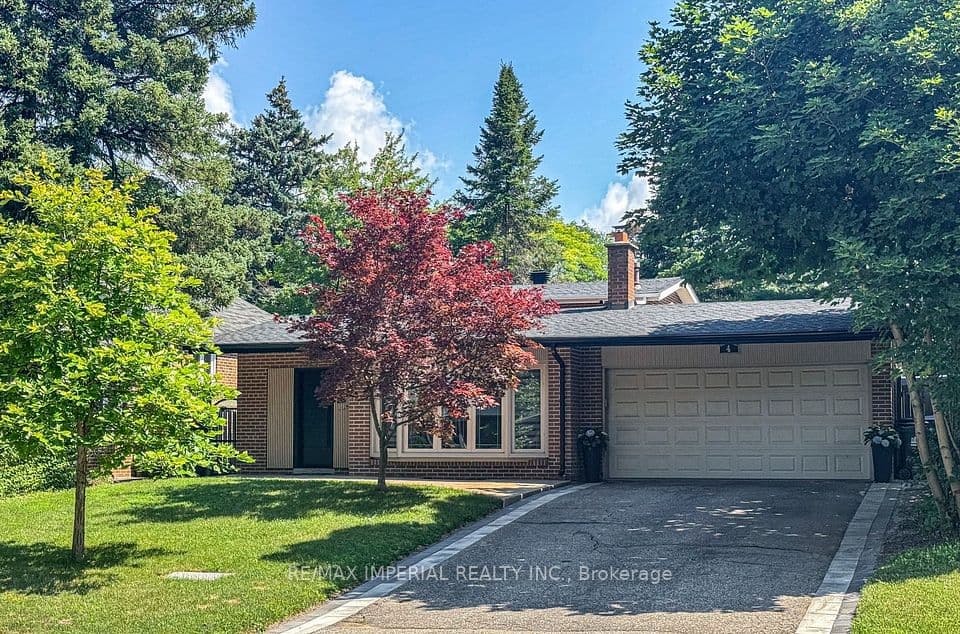 4 Quincy Crescent, Toronto, ON M2J 1C4 – main photo