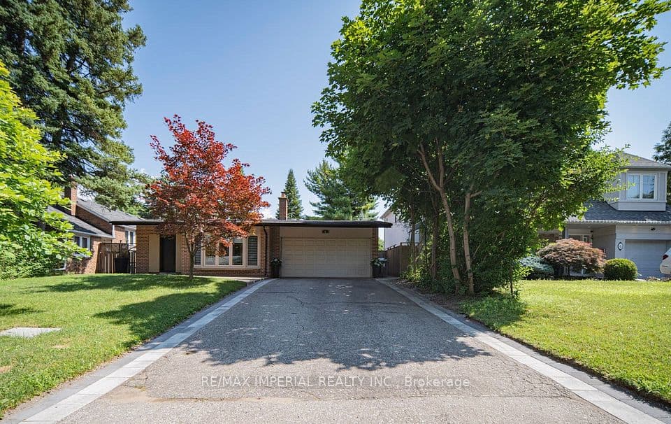 4 Quincy Crescent, Toronto, ON M2J 1C4 – photo 2