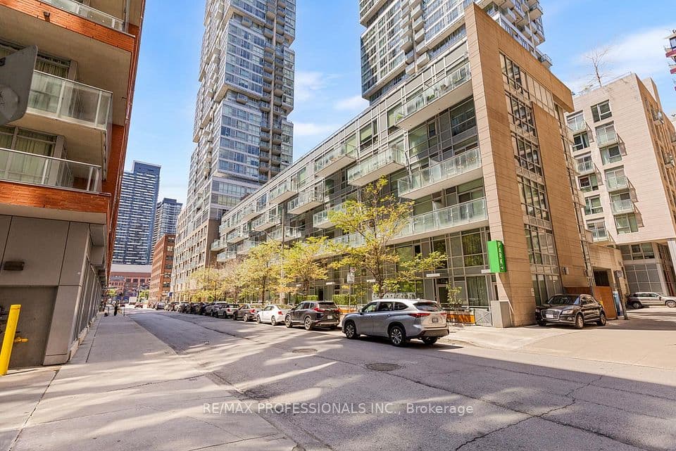 30 Nelson Street 325, Toronto, ON M5V 0H5 – main photo