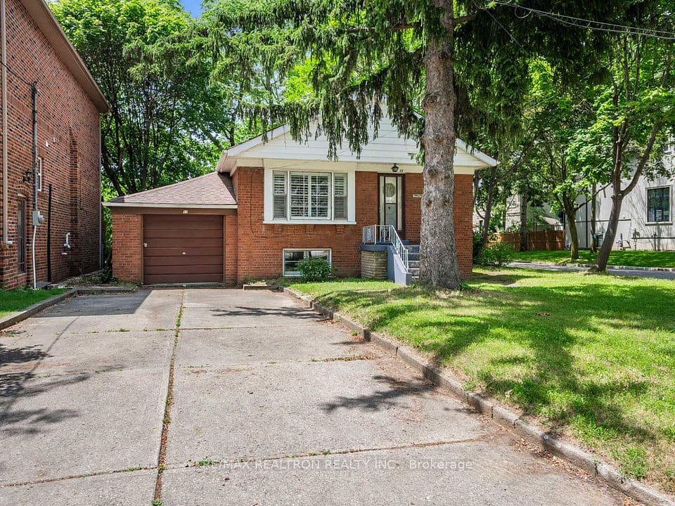 12 Graymar Avenue, Toronto, ON M3H 3B4 – main photo