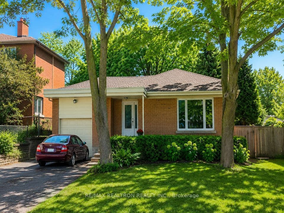 318 Holmes Avenue, Toronto, ON M2N 4N3 – main photo