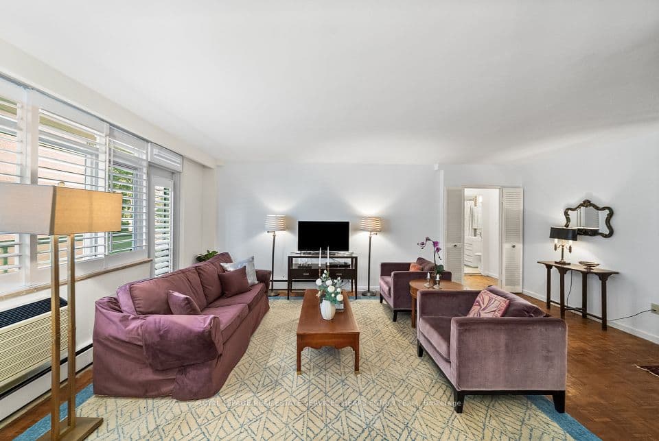 581 Avenue Road 204, Toronto, ON M4V 2K4 – photo 2