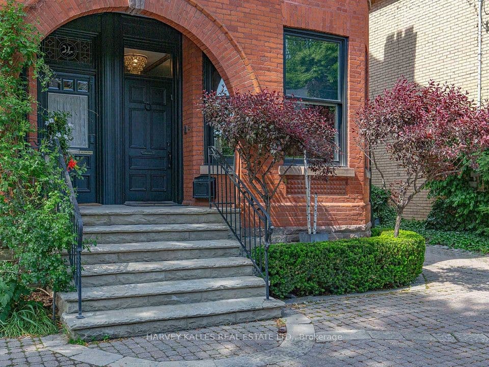 32 Bernard Avenue, Toronto, ON M5R 1R2 – photo 2