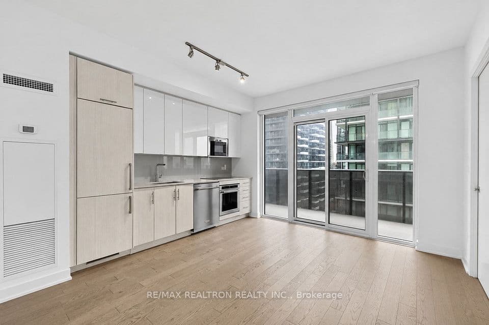 330 Richmond Street W 2203, Toronto, ON M5V 0M4 – photo 3