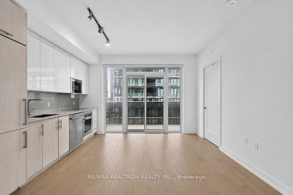 330 Richmond Street W 2203, Toronto, ON M5V 0M4 – photo 2