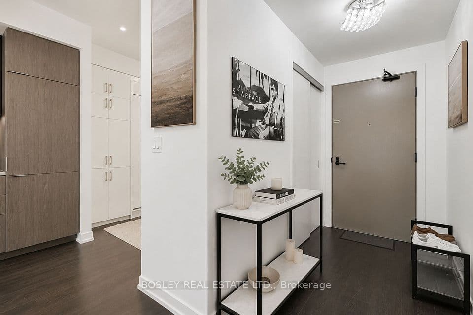 223 St Clair Avenue 209, Toronto, ON M4V 0A5 – main photo