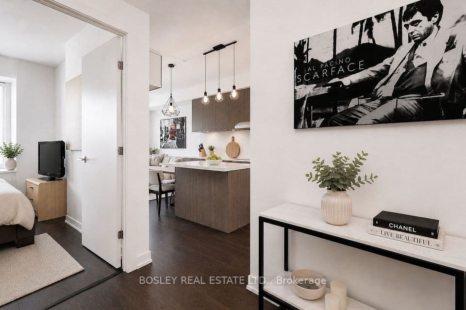 223 St Clair Avenue 209, Toronto, ON M4V 0A5 – photo 3