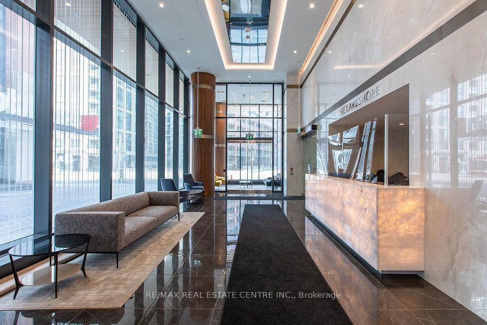 19 Bathurst Street 812, Toronto, ON M5V 0N2 – photo 2