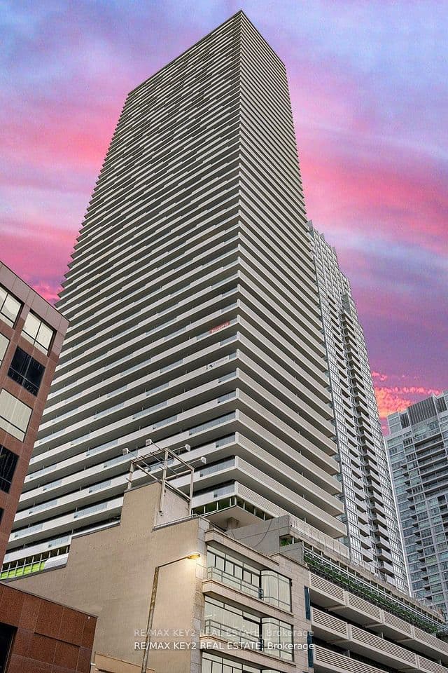 2221 Yonge Street 3402, Toronto, ON M4S 0B8 – main photo