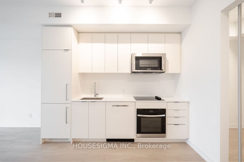 181 Sheppard Avenue E 202, Toronto, ON M2N 0L9 – main photo