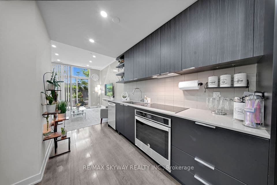 6 sonic Way 103, Toronto, ON M3C 0P1 – photo 2