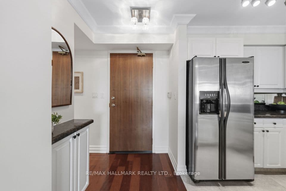 3840 Bathurst Street 511, Toronto, ON M3H 6C6 – photo 2