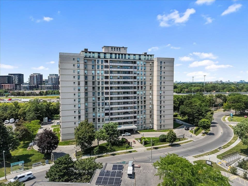 130 Neptune Drive 601, Toronto, ON M6A 1X5 – main photo