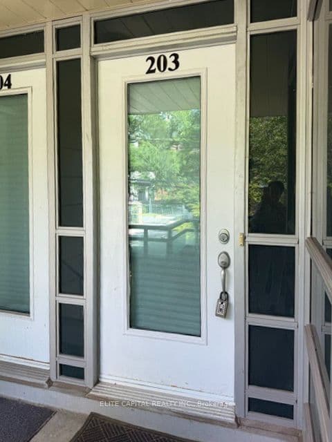 31 Olive Avenue 203, Toronto, ON M2N 4N4 – main photo