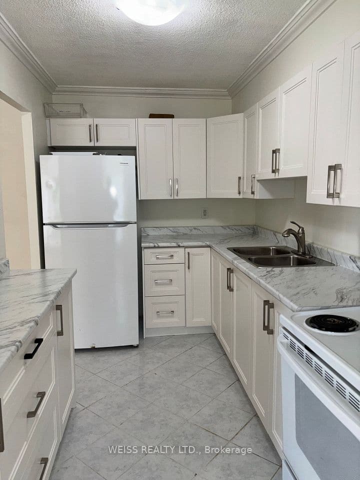 1801 O'Connor Drive 310, Toronto, ON M4A 2P8 – photo 3