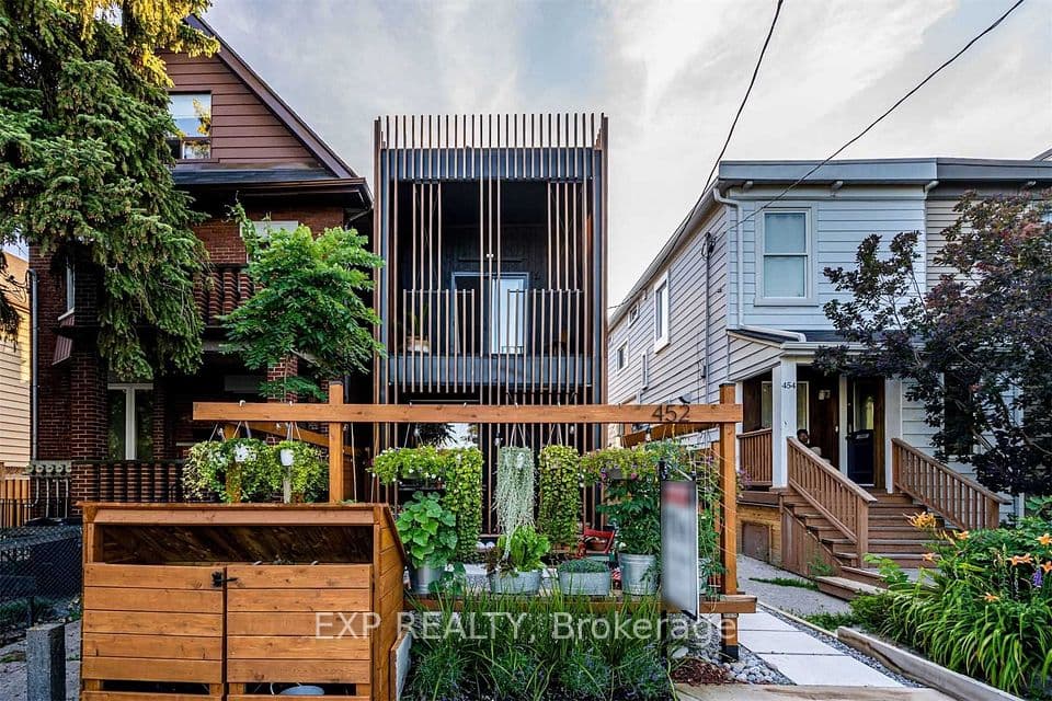 452 Montrose Avenue, Toronto, ON M6G 3H1 – photo 2