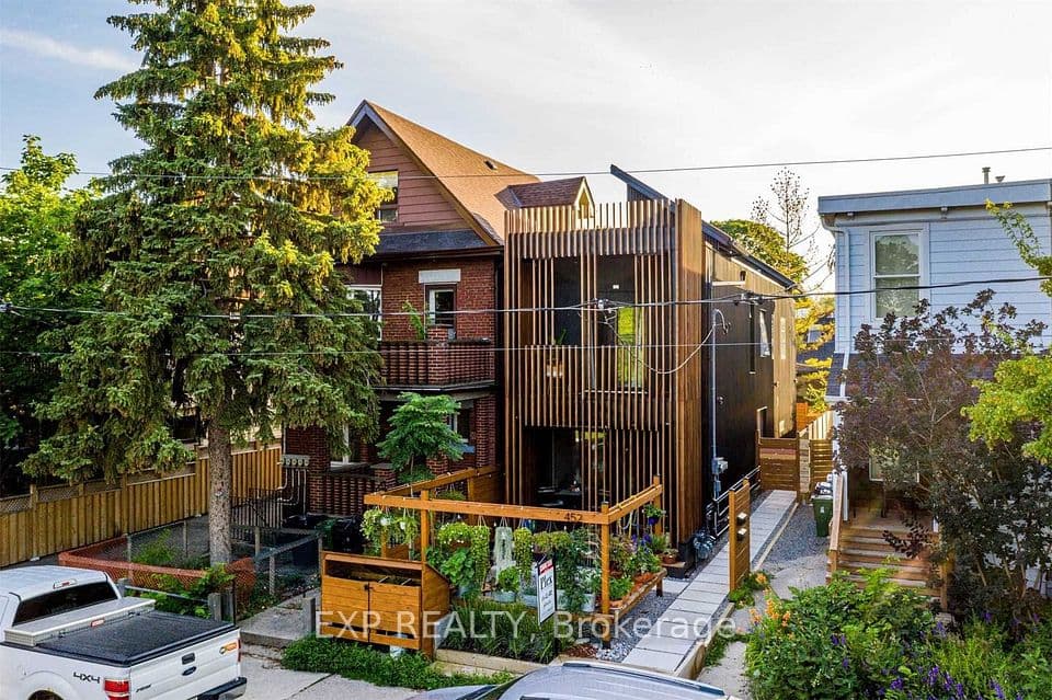 452 Montrose Avenue, Toronto, ON M6G 3H1 – photo 3