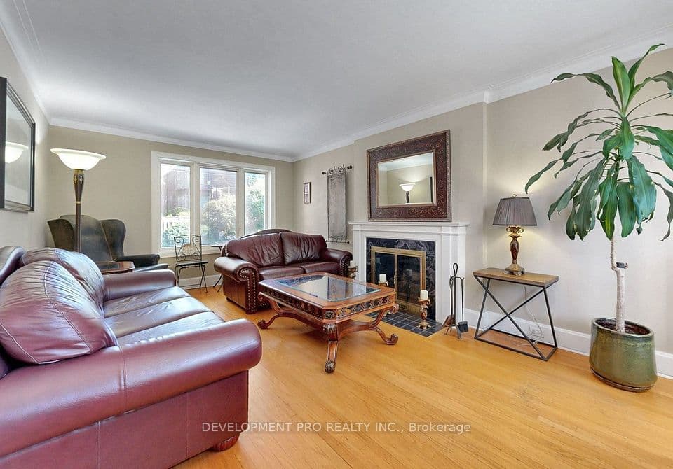 534 Deloraine Avenue, Toronto, ON M5M 2C3 – photo 2