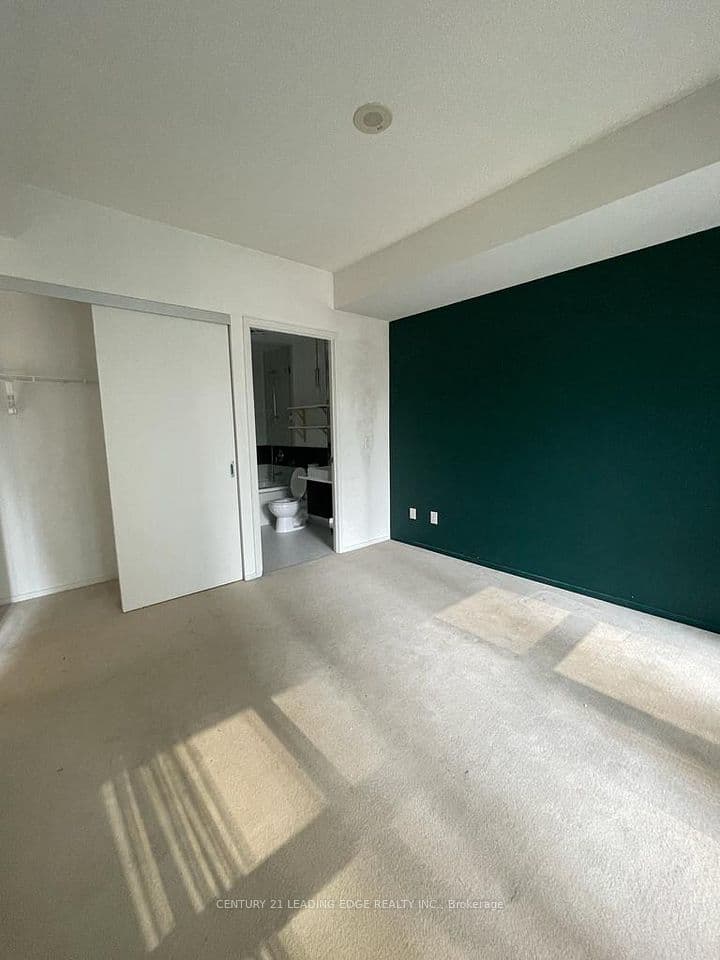 8 Charlotte Street 302, Toronto, ON M5V 0K4 – main photo