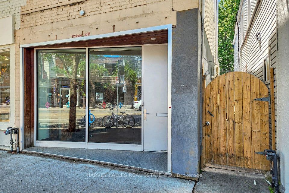 819 Dundas Street W, Toronto, ON M6J 1V4 – main photo