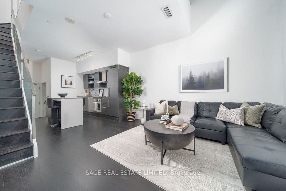 1030 King Street W 118, Toronto, ON M6K 3N3 – main photo