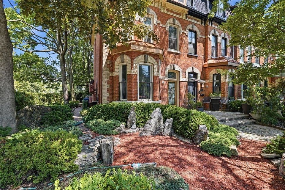33 Rose Avenue, Toronto, ON M4X 1N7 – photo 3