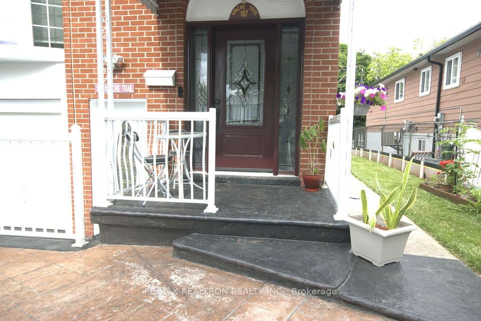 187 Apache Trail, Toronto, ON M2H 2J3 – photo 2