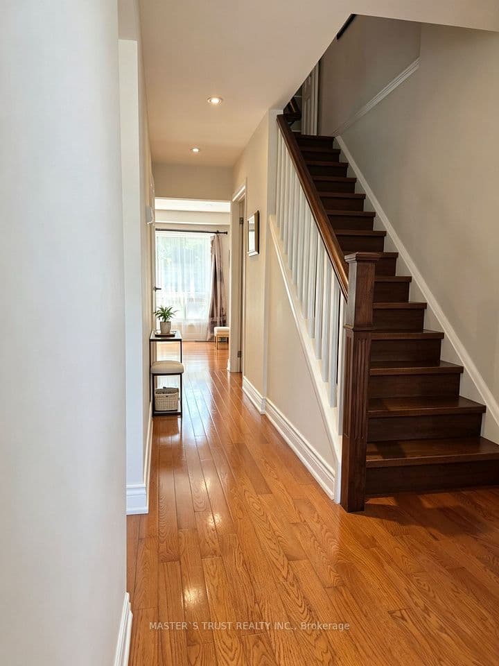 10 Elsa Vine Way, Toronto, ON M2J 4H9 – photo 3