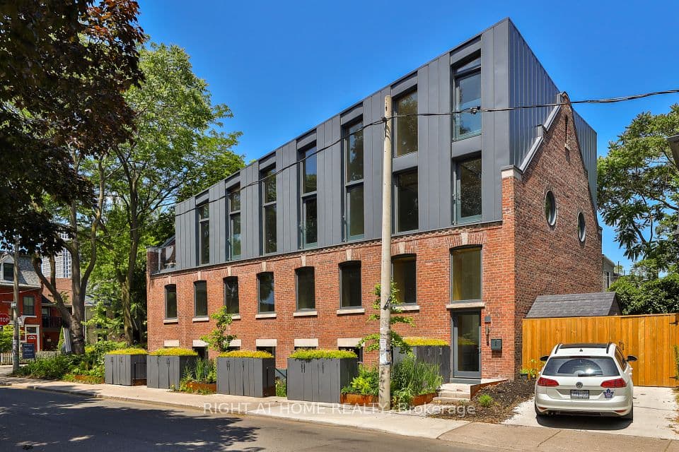 225 Brunswick Avenue PH 2, Toronto, ON M5S 2M6 – main photo