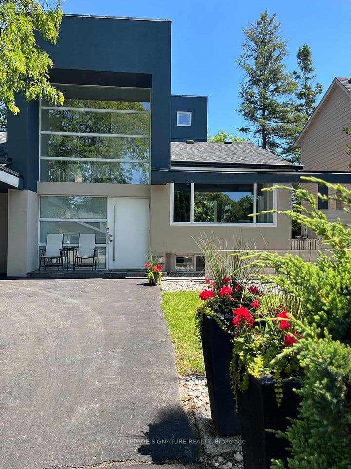 90 Berkinshaw Crescent, Toronto, ON M3B 2T2 – photo 2