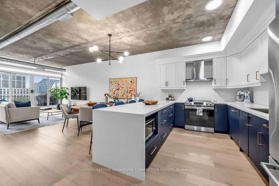 66 Portland Street PH806, Toronto, ON M5V 2M6 – main photo