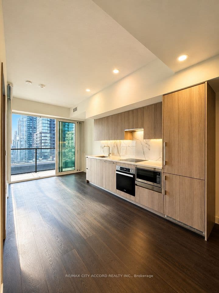 3 Concord City Place Way 2501, Toronto, ON M5V 0X4 – main photo