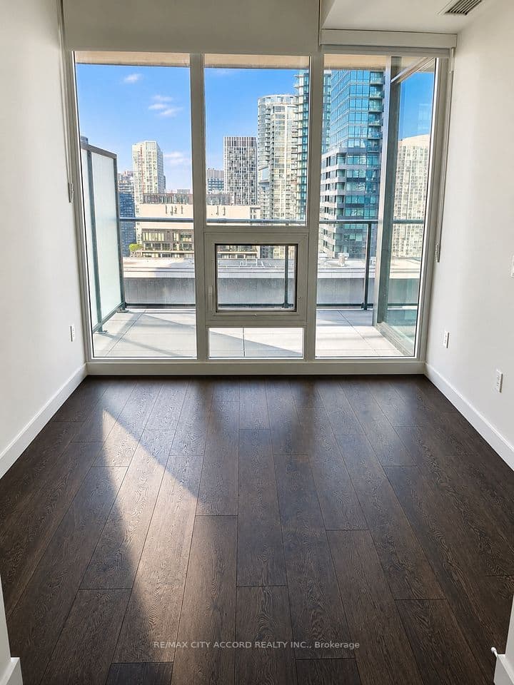 3 Concord City Place Way 2501, Toronto, ON M5V 0X4 – photo 3