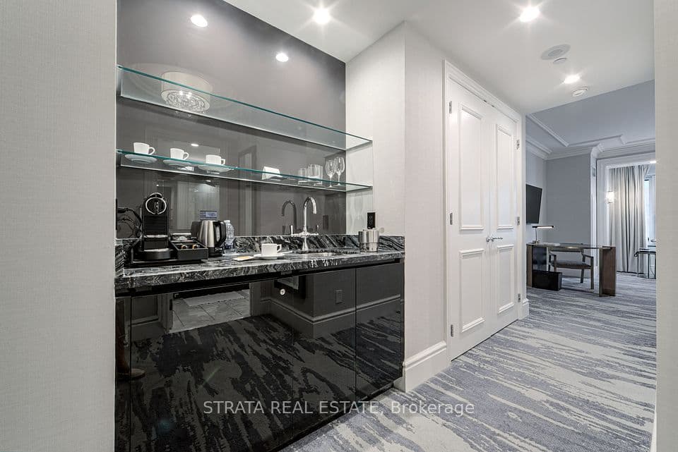 325 Bay Street 1905, Toronto, ON M5H 4G3 – photo 3