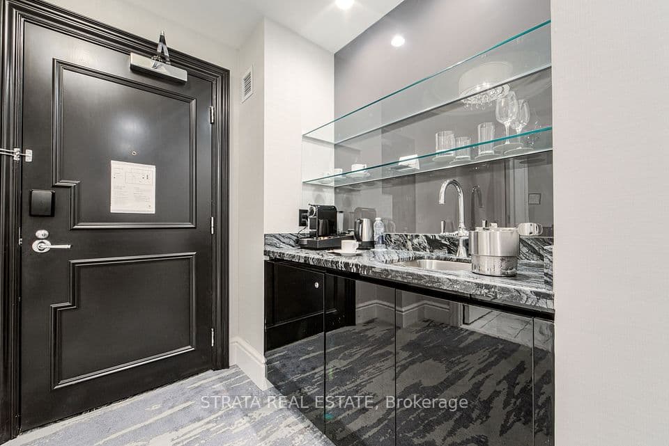 325 Bay Street 1905, Toronto, ON M5H 4G3 – photo 2