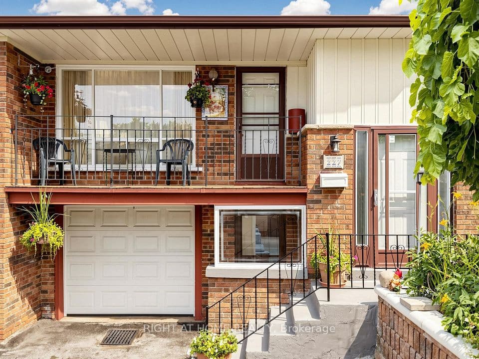 227 Apache Trail, Toronto, ON M2H 2W3 – photo 3